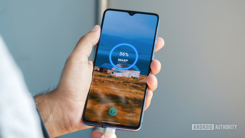 Khả năng sạc nhanh của máy giúp bạn tiết kiệm được rất nhiều thời gian (Ảnh: androidauthority.com) Khả năng sạc nhanh của máy giúp bạn tiết kiệm được rất nhiều thời gian (Ảnh: androidauthority.com)