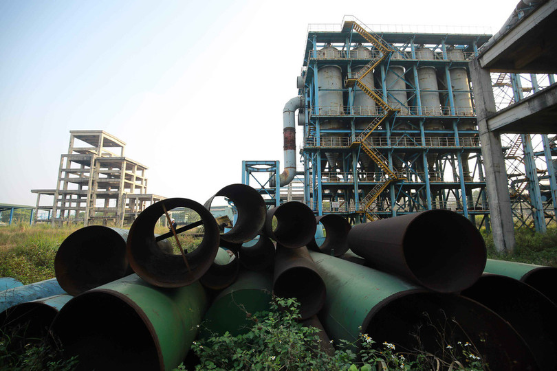 Do để ngoài trời nên một số nguyên vật liệu và thiết bị đã bị gỉ sét.