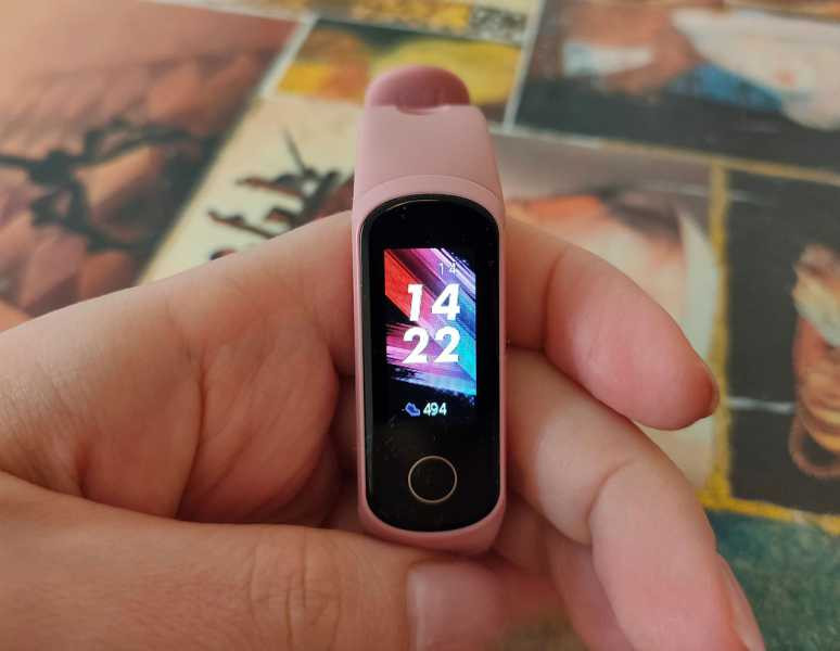 Màn hình của Honor Band 5i chưa thực sự sắc nét (Ảnh: My Hard Review)