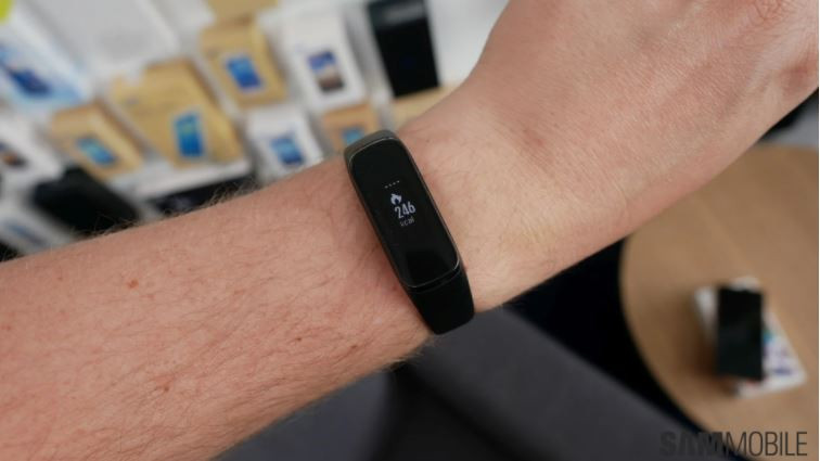 Samsung Galaxy Fit e có khả năng nhận biết hành động của người dùng (Ảnh: Sam Mobile)