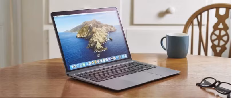 Macbook Air 2020 sở hữu phong cách thiết kế tối giản (Ảnh: Tech Radar)