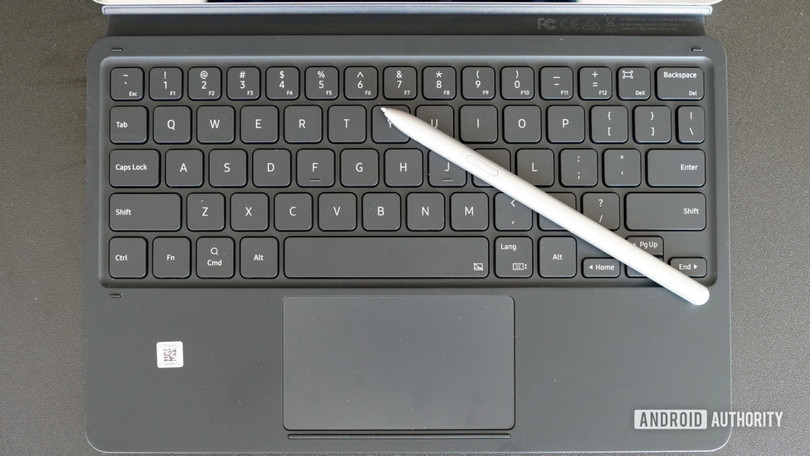 Bàn phím kết nối với Samsung Galaxy Tab S7 Plus (Ảnh: Android Authority) Bàn phím kết nối với Samsung Galaxy Tab S7 Plus (Ảnh: Android Authority)