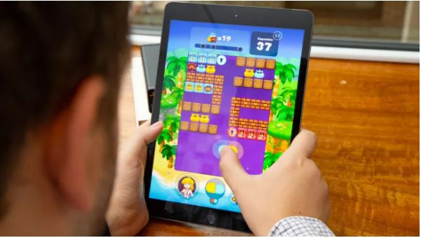 iPad 10.2 inch chạy mượt mà các tựa game phổ biến hiện nay (Ảnh: Techradar)