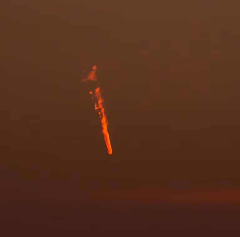 Vật thể lạ này bay với tốc độ rất chậm (Ảnh: Metro) Vật thể lạ này bay với tốc độ rất chậm (Ảnh: Metro)