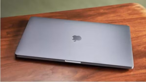 Macbook Pro 16 2019 hơi dày (Ảnh: Tech Radar)