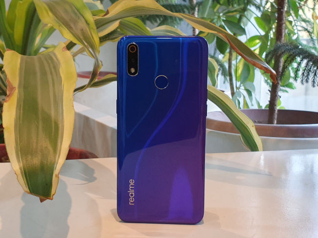 Cảm biến vân tay được đặt ở mặt lưng (Ảnh: Digit)