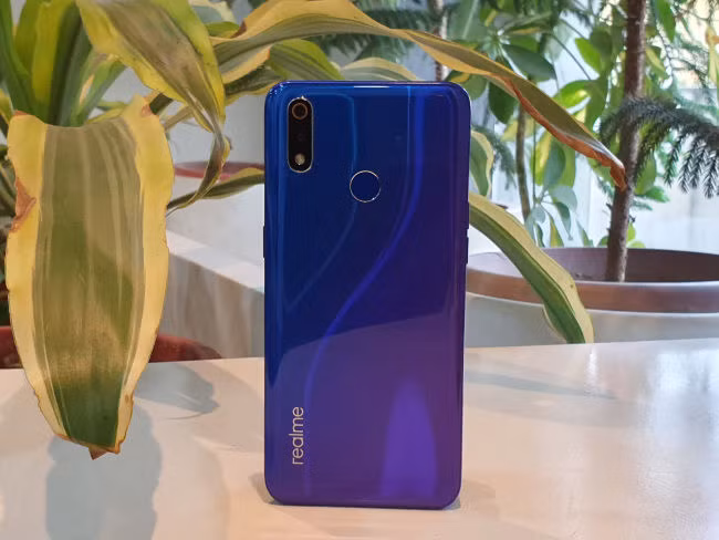 Cảm biến vân tay được đặt ở mặt lưng (Ảnh: Digit)