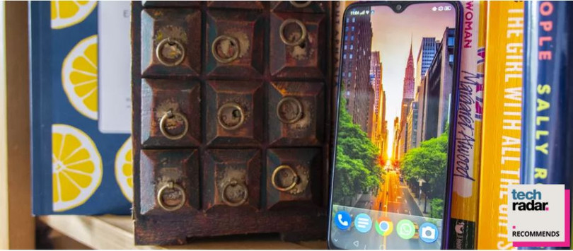 Realme 3 Pro (Ảnh: Tech Radar)