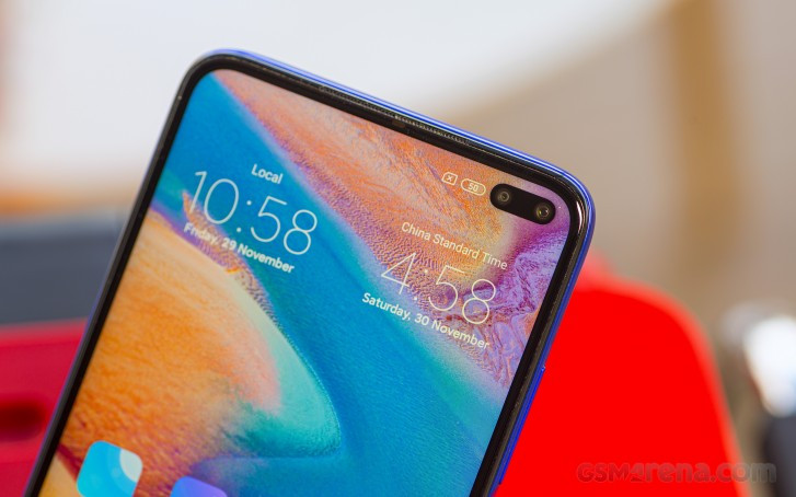 Viền cụm camera trước khá dày (Ảnh: GSM Arena)