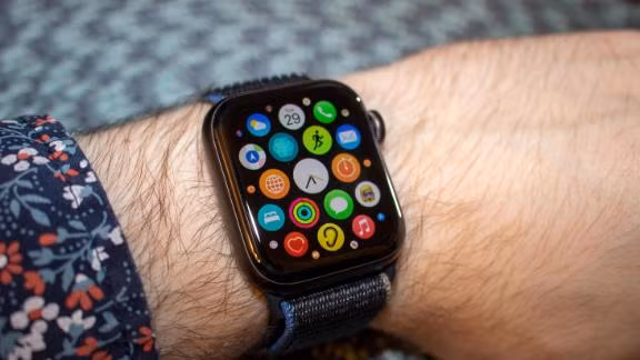 Apple Watch SE bị cắt bỏ một số tính năng chăm sóc sức khỏe (Ảnh: CNN). Apple Watch SE bị cắt bỏ một số tính năng chăm sóc sức khỏe (Ảnh: CNN).