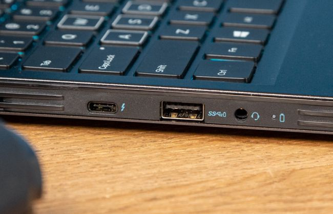 Dell G7 7590 có đầy đủ các cổng kết nối (Ảnh: Laptop Mag)