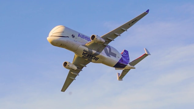 Hình ảnh Airbus Beluga XL bay thực tế trên bầu trời (Ảnh: CNN)