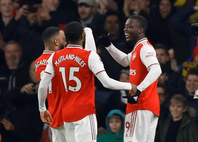 Nicolas Pepe ăn mừng bàn thắng cùng các đồng đội (Ảnh: Zing) Nicolas Pepe ăn mừng bàn thắng cùng các đồng đội (Ảnh: Zing)