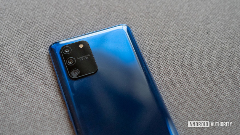 Cụm camera của chiếc S10 Lite (Ảnh: Android Authority)