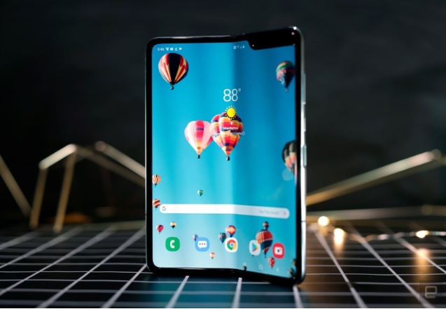 Chiếc Samsung Galaxy Fold (Ảnh: Engadget)