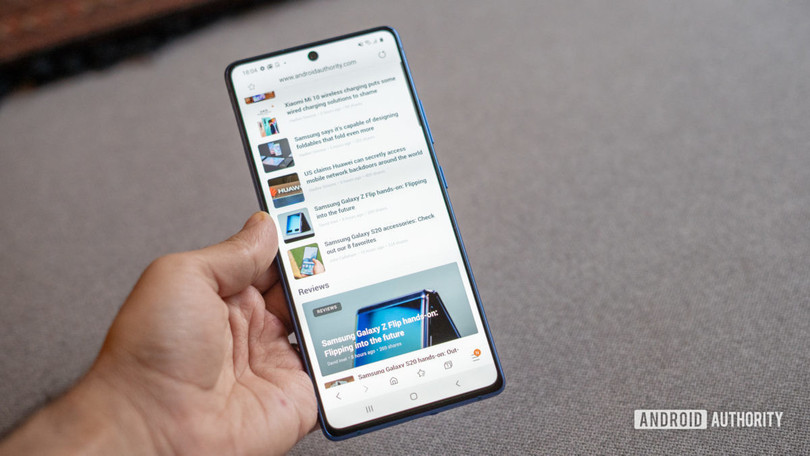 Dù là một chiếc máy tầm trung nhưng Samsung vẫn trang bị cho S10 Lite hiệu năng khủng (Ảnh: Android Authority)