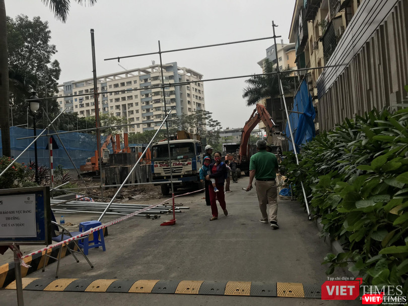Nhiều người dân cảm thấy bức xúc vì đã bị chặn lối đi