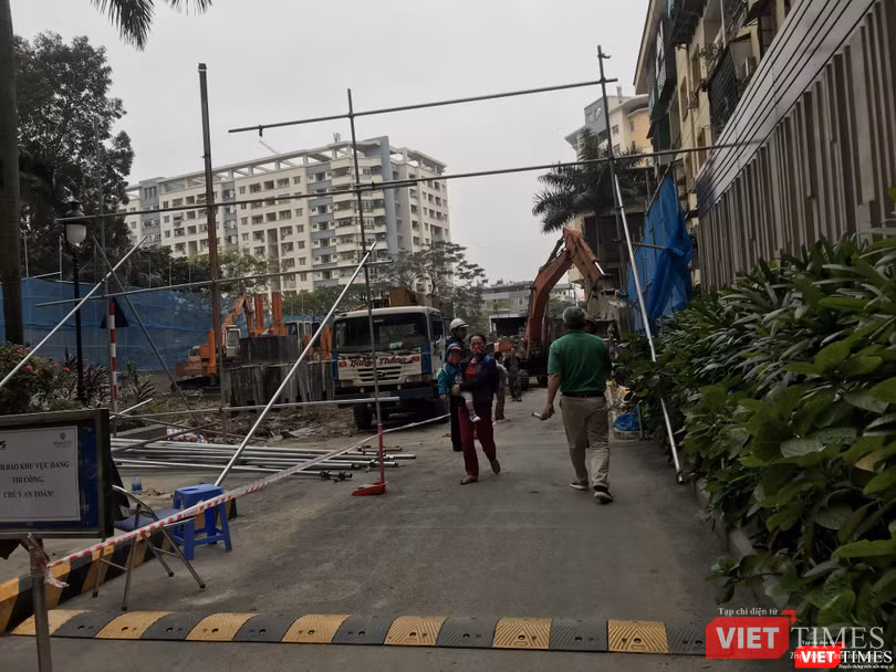Nhiều người dân cảm thấy bức xúc vì đã bị chặn lối đi