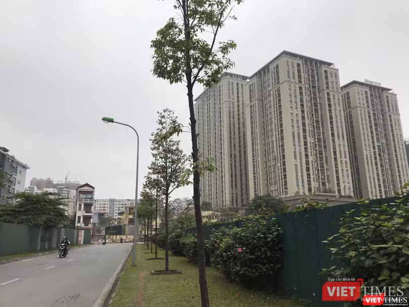 Cư dân muốn vào Home city phải đi qua một ngõ không có số nằm trên đường Nguyễn Chánh