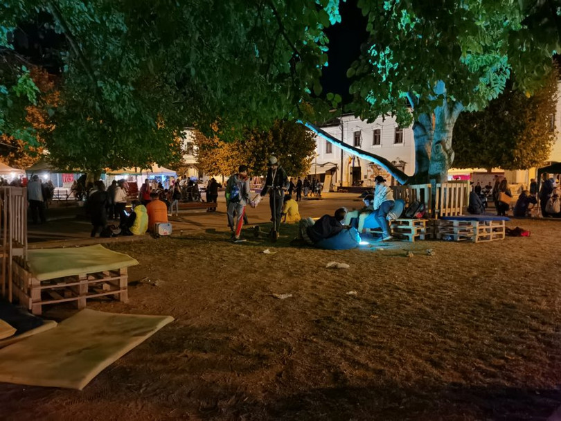 Khả năng zoom tốt hơn người đàn anh P30 Pro rất nhiều nhờ hệ thống quang học vượt trội (Ảnh: Android Authority) Khả năng zoom tốt hơn người đàn anh P30 Pro rất nhiều nhờ hệ thống quang học vượt trội (Ảnh: Android Authority)