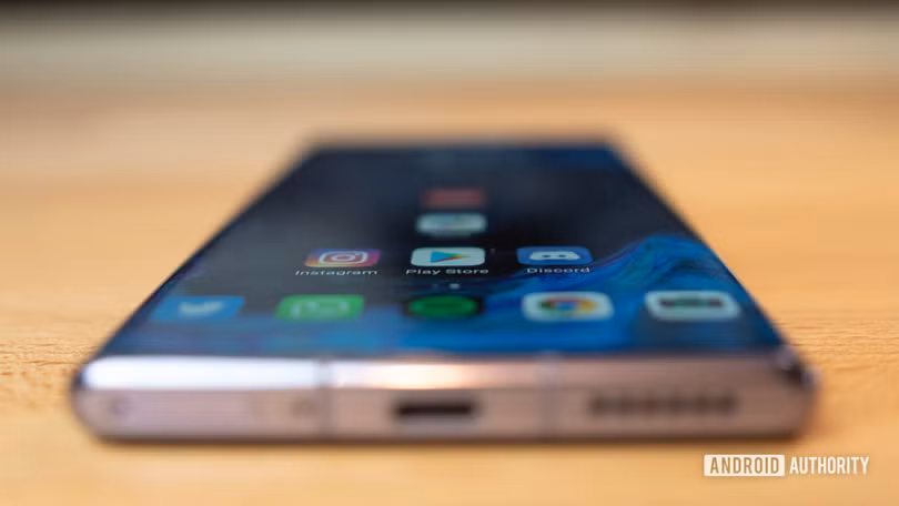 Mate 30 Pro được trang bị một cảm biến vân tay ở dưới màn hình (Ảnh: Android Authority)