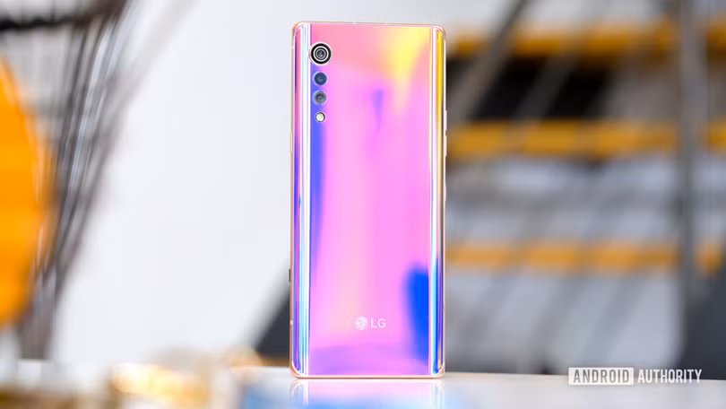 LG Velvet được thiết kế rất mỏng (Ảnh; Android Authority)