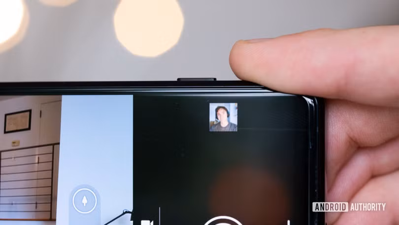 Xperia 1 II được trang bị nút chụp ảnh chuyên dụng (Ảnh: Android Authority)