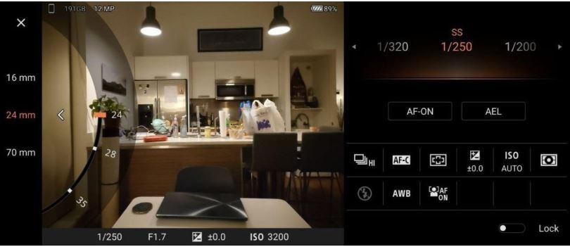 Tùy chỉnh camera chuyên nghiệp (Ảnh: Android Authority)