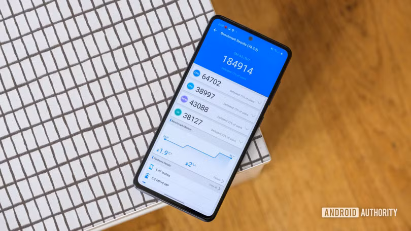 Hiệu năng là một điểm trừ lớn của Galaxy A51 (Ảnh: Android Authority) Hiệu năng là một điểm trừ lớn của Galaxy A51 (Ảnh: Android Authority)
