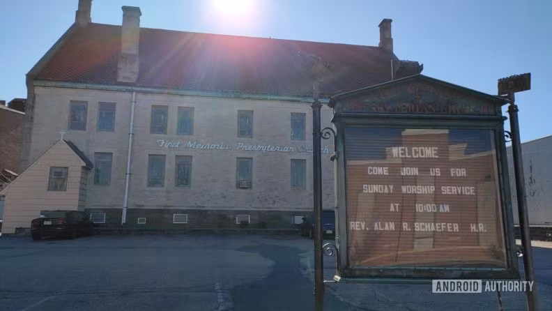 Máy chụp ngược sáng rất tốt (Ảnh: Android Authority)