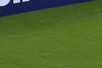 Cận cảnh pha bóng khiến trung vệ Hiểu Minh gặp chấn thương nặng trận gặp U23 Trung Quốc