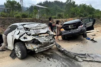 Khoảnh khắc xe tải tông hàng loạt ô tô trên cao tốc