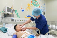 Bé trai 9 tuổi nguy kịch vì kích nổ "vật thể lạ" nhặt được ngày Tết