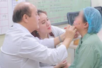 Ca vi phẫu 9 tiếng giúp người phụ nữ thoát khuôn mặt lệch suốt 40 năm