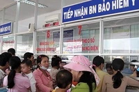 Bảo hiểm y tế bổ sung: Giải pháp giảm gánh nặng tiền túi cho người dân