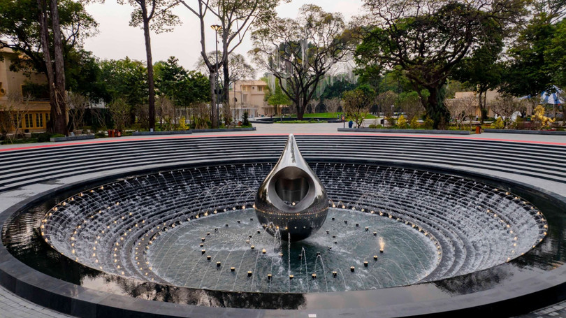 Tượng đài Giọt Nước – trái tim của công viên. Ảnh: Diệu Huyền