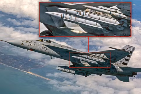 Hình ảnh đầu tiên về máy bay F/A-18E/F Super Hornet mang tên lửa AIM-424 “Malice” được công khai. Ảnh: TWZ.