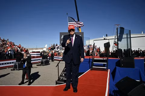 Tổng thống Mỹ Donald Trump phát biểu tại cuộc vận động ở Arizona ngày 14/10. Ảnh: AFP.