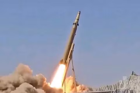 Hình ảnh do truyền thông Iran công bố về phóng thử nghiệm tên lửa "Qassem Basir" mới. Ảnh: China.com.