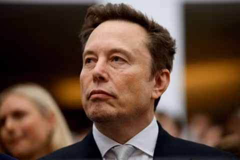 Theo WSJ, chính Elon Musk là người ra lệnh bóp băng thông hệ thống Starshield của quân đội Ukraine. Ảnh: Reuters..