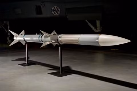 Đạn tên lửa AMRAAM (mẫu không đối không AIM-120) hiện đang được quân đội Mỹ và nhiều nước Phương Tây sử dụng. Ảnh: Wiki.