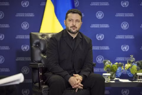 Tổng thống Ukraine Zelensky hôm 3/10 cảnh báo Nga đang phát triển hệ thống vệ tinh internet tương tự Starlink của Mỹ. Ảnh: EPA.