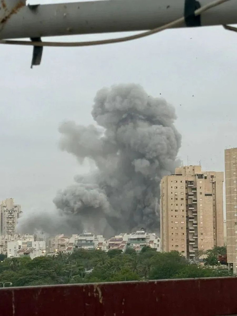 Ten lua Iran ban sang.jpg