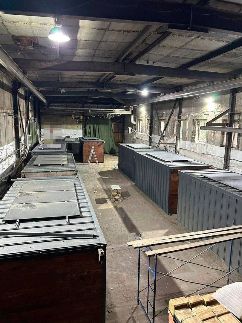 Cac thung xe tai voi khoang chua UAV.jpg