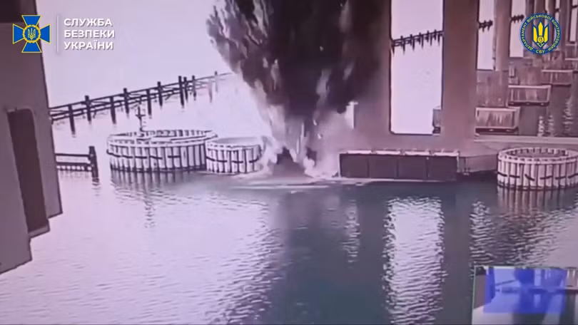 Danh bom cau Crimea.png