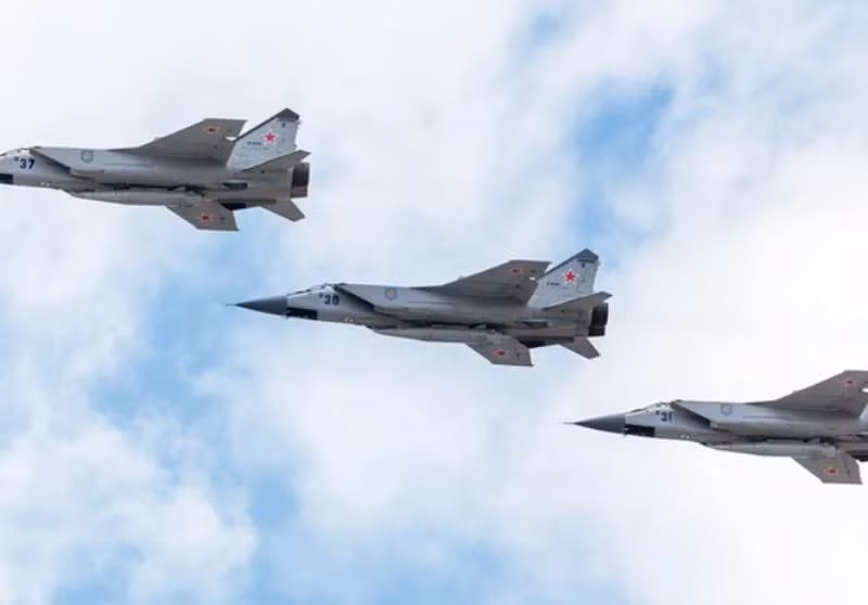 Các máy bay MiG-31 của Nga mang tên lửa siêu thanh Kinzhal (Ảnh: Topwar).