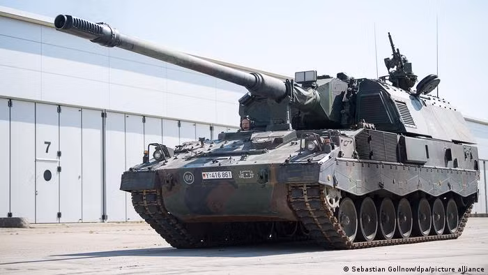 Pháo tự hành PzH-2000 của Đức được chuyển giao cho Ukraine (Ảnh: DPA). Pháo tự hành PzH-2000 của Đức được chuyển giao cho Ukraine (Ảnh: DPA).