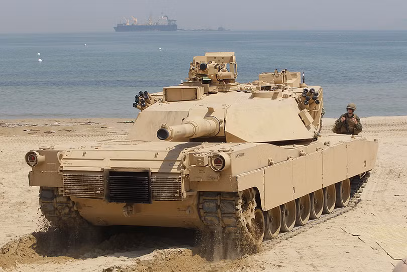 Mỹ sẽ viện trợ xe tăng chủ lực Abrams M1A1 cho Ukraine thay vì loại M1A2 như dự định (Ảnh: Sohu).