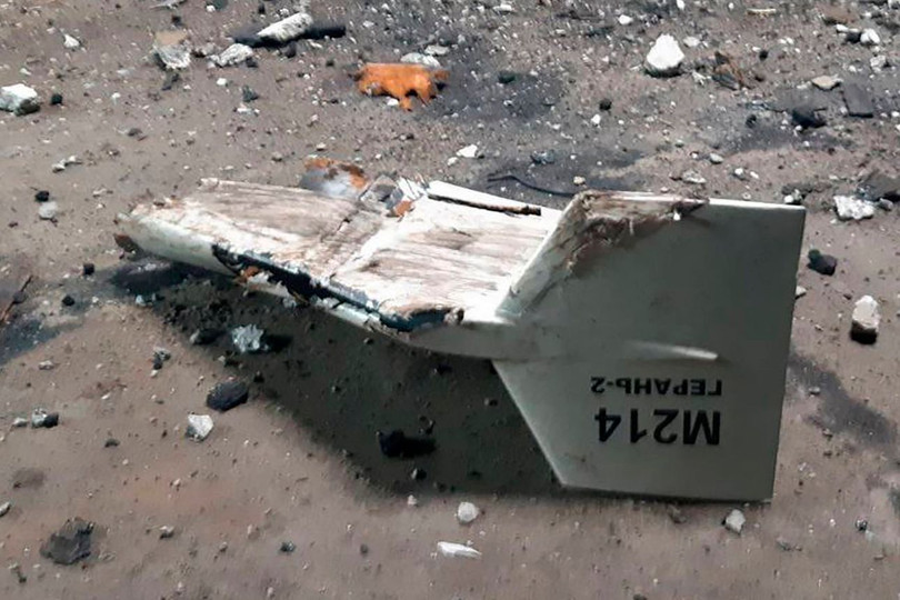 Mảnh xác UAV Shahed-136 bị bắn rơi ở Kupiansk, gần Kharkov (Ảnh: AP). Mảnh xác UAV Shahed-136 bị bắn rơi ở Kupiansk, gần Kharkov (Ảnh: AP).