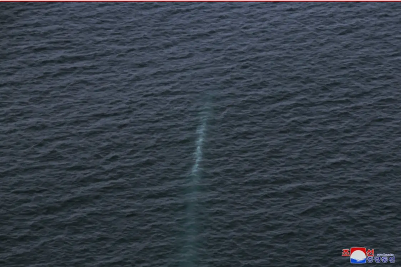 Tàu Haueil đang di chuyển ngầm dưới nước (Ảnh: KCNA).